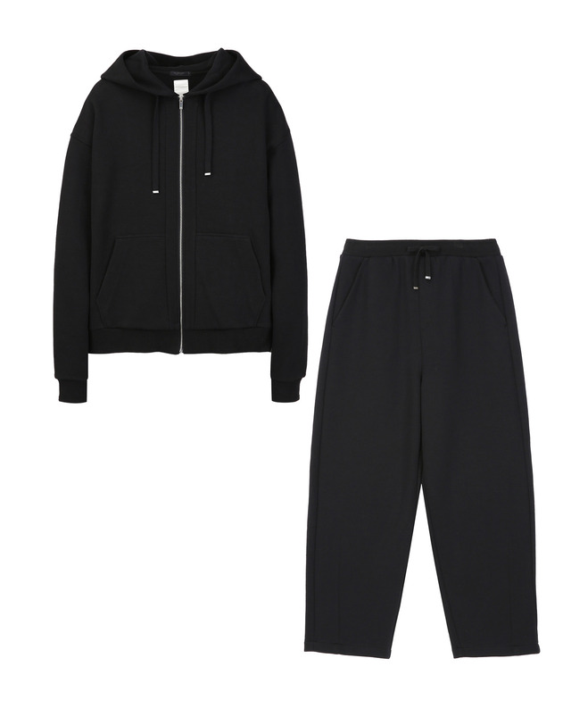질스튜어트 뉴욕 세트 [SET] [NEW YORK SWEAT] UrbanShell 후드집업 & 와이드핏 팬츠 셋업 - 블랙 착용컷