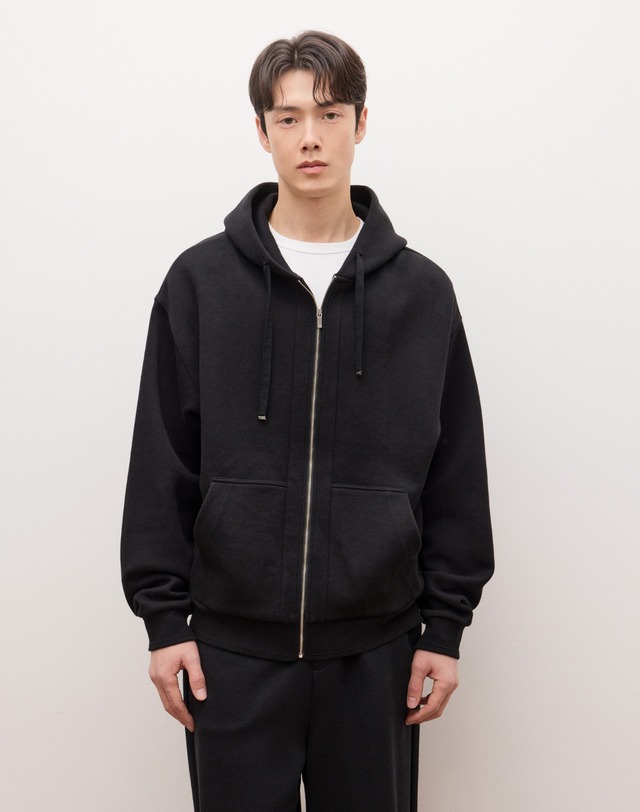 질스튜어트 뉴욕 세트 [SET] [NEW YORK SWEAT] UrbanShell 후드집업 & 와이드핏 팬츠 셋업 - 블랙 착용컷