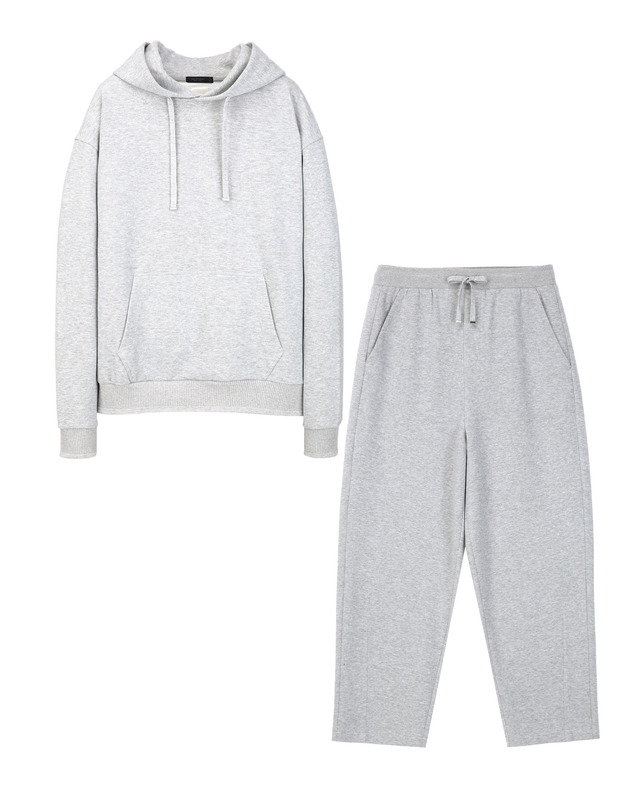 질스튜어트 뉴욕 세트 [SET] [NEW YORK SWEAT] UrbanShell 후드티 & 와이드핏 팬츠 셋업 - 라이트그레이 밝은 그레이 착용컷