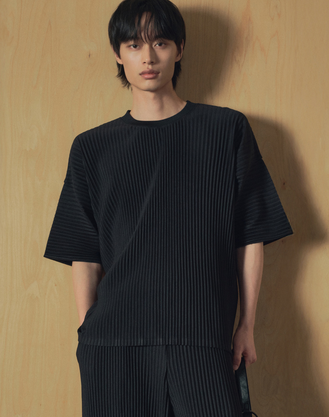 요요기 플리츠 바이 티엔지티 Yoyogi Pleats Tee & Pleats Shorts (Black) 블랙 착용컷