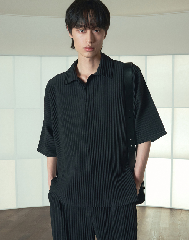 요요기 플리츠 바이 티엔지티 Yoyogi Pleats Polo & Wide Pants (Black) 블랙 착용컷