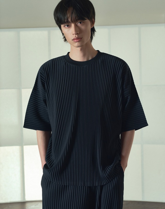 요요기 플리츠 바이 티엔지티 Yoyogi Pleats Tee & Pleats Wide Pants (Navy) Set-up 네이비 착용컷