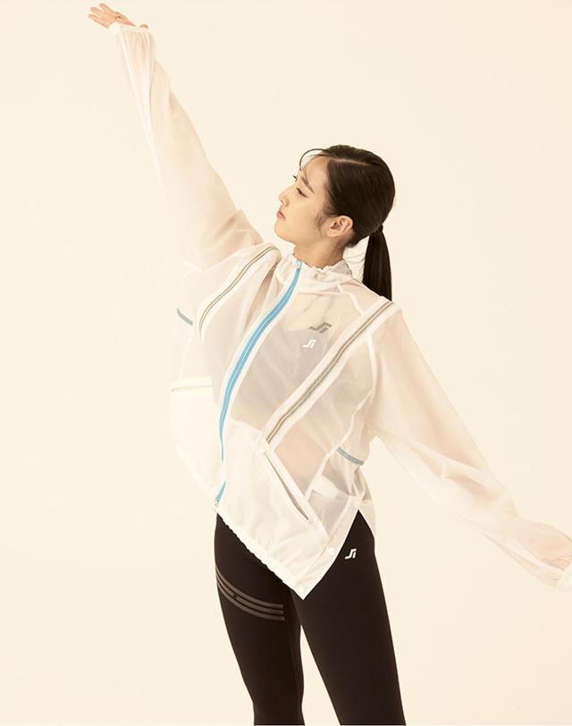 질스튜어트 뉴욕 질스튜어트 스포츠 세트 국가대표 리듬체조 브라탑 화이트 + 레깅스 블랙 미색 착용컷