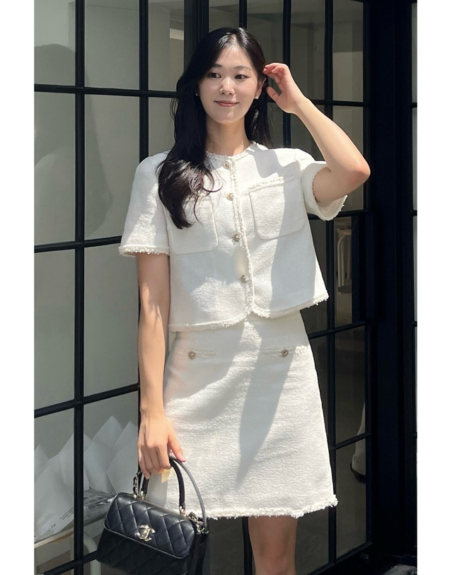 질스튜어트 뉴욕 질스튜어트 여성 세트 [SET] 아이보리 글리터 반팔 트위드 자켓 + 트위드 미니 스커트 착용컷