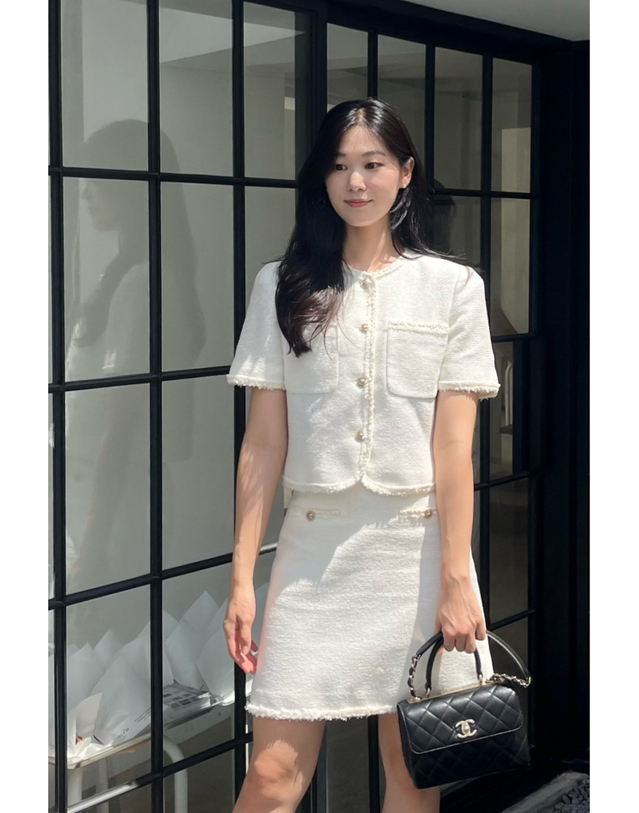 질스튜어트 뉴욕 질스튜어트 여성 세트 [SET] 아이보리 글리터 반팔 트위드 자켓 + 트위드 미니 스커트 착용컷