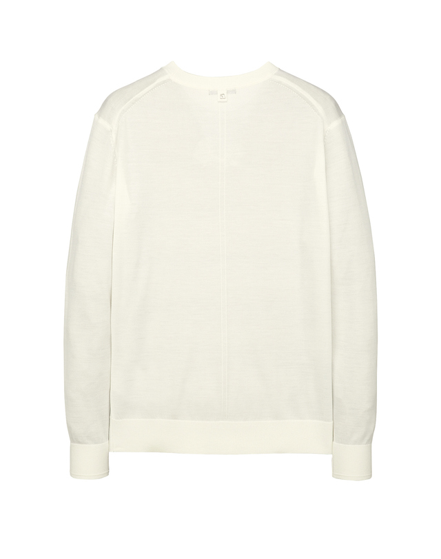 알레그리 크림《Prime Wool》라운드 스웨터 착용컷