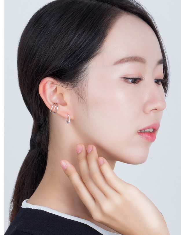 어거스트 앨리스 트리플 라인 이어커프 S 실버 착용컷