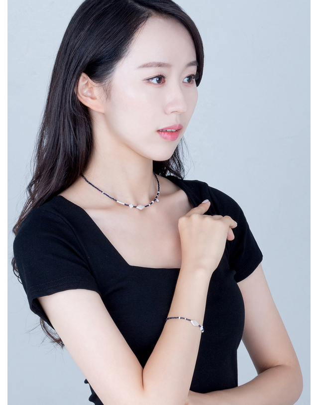 어거스트 앨리스 사파이어 스피넬컷 다이아진주 크리스탈 팔찌 실버 착용컷