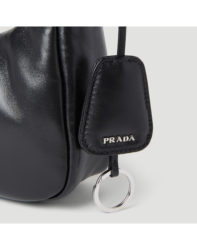 프라다 [PRADA] 소프트 패딩 나파 토트백 1BA384 2DYI F0002 착용컷