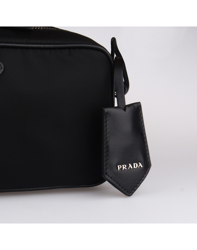 프라다 [PRADA] 리나일론 숄더백 1BH197 RDLN F0002 착용컷