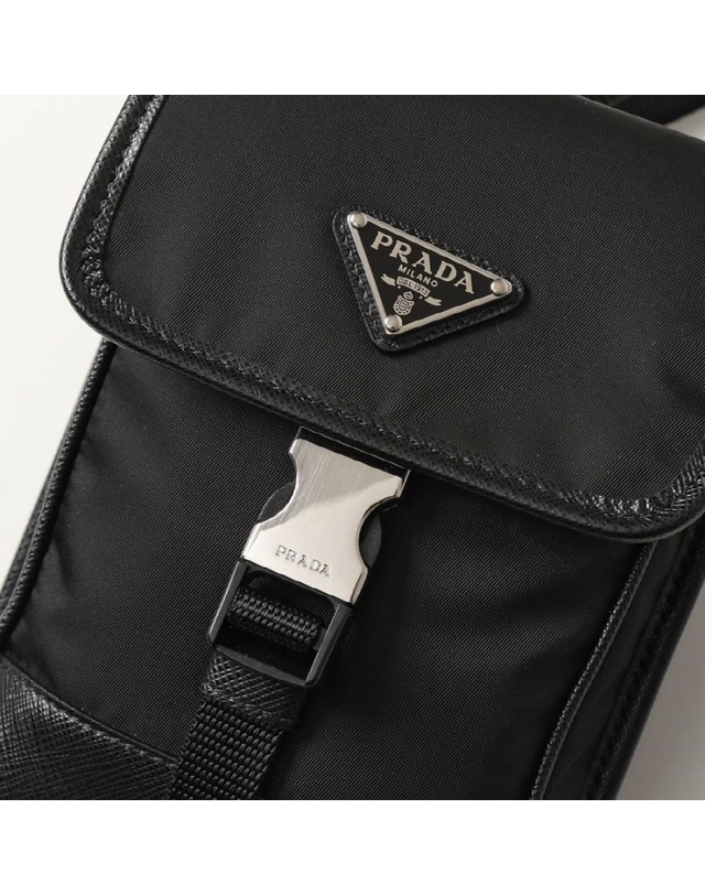 프라다 [PRADA] 리나일론 폰파우치 크로스백 2ZH109 2DMH F0002 착용컷