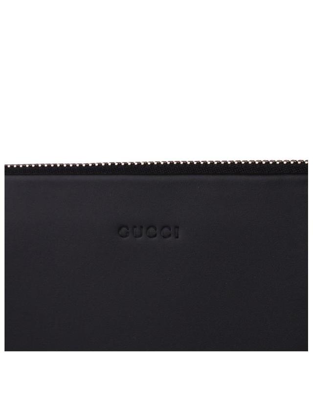 구찌 [GUCCI] GG 수프림 파우치 495017 KGDHN 9769 착용컷