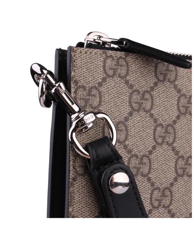 구찌 [GUCCI] GG 수프림 파우치 495017 KGDHN 9769 착용컷