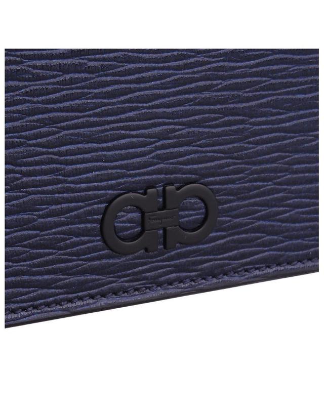 살바토레 페라가모 [FERRAGAMO] 간치니 카드 지갑 66 A391 NAVY 착용컷