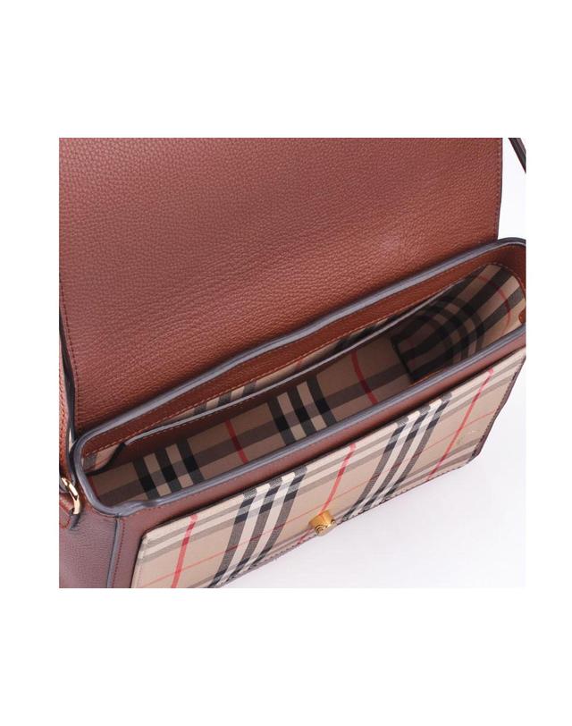 버버리 [BURBERRY] 빈티지 체크 노트 크로스바디 8021111 착용컷