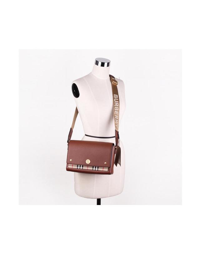 버버리 [BURBERRY] 빈티지 체크 노트 크로스바디 8021111 착용컷