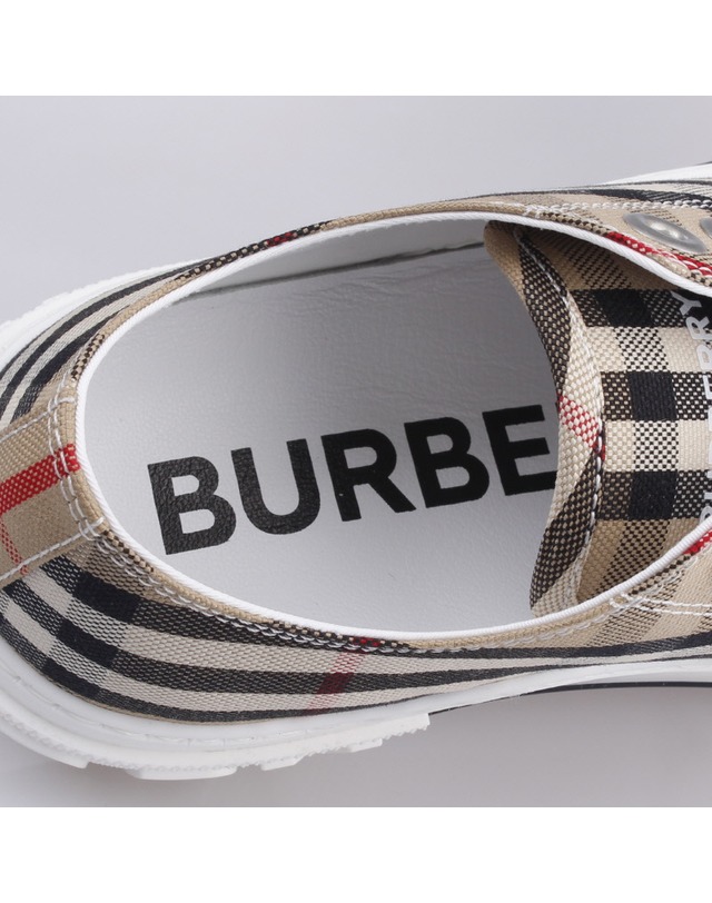버버리 [BURBERRY] 빈티지 체크 여성 스니커즈 8050506 착용컷