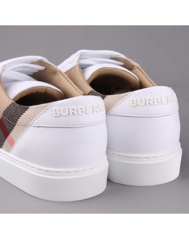 버버리 [BURBERRY] 하우스 체크 뉴 살몬드 여성 스니커즈 8056712 착용컷