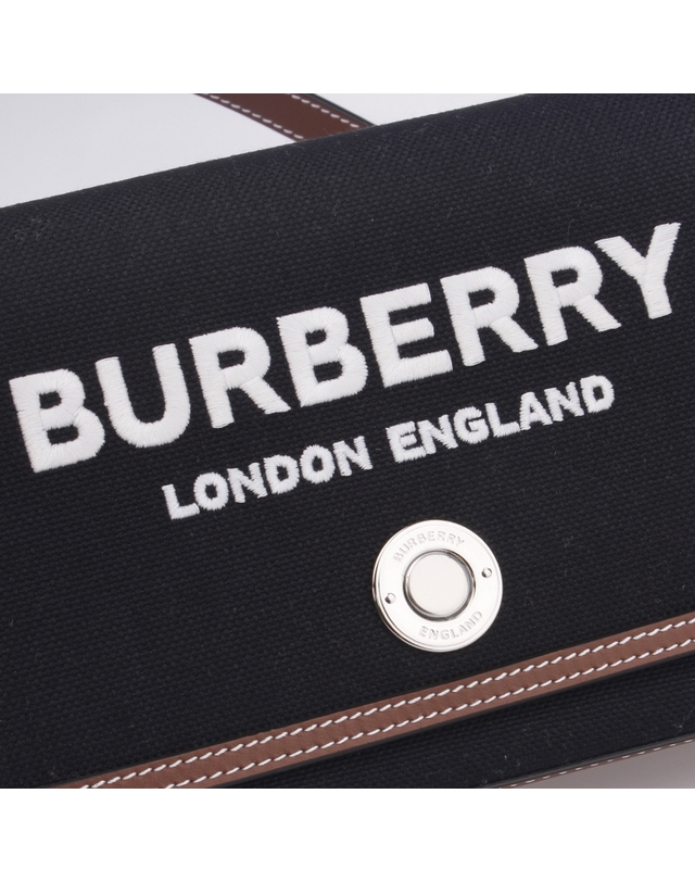 버버리 [BURBERRY] 미니 테크니컬 숄더백 8055181 착용컷