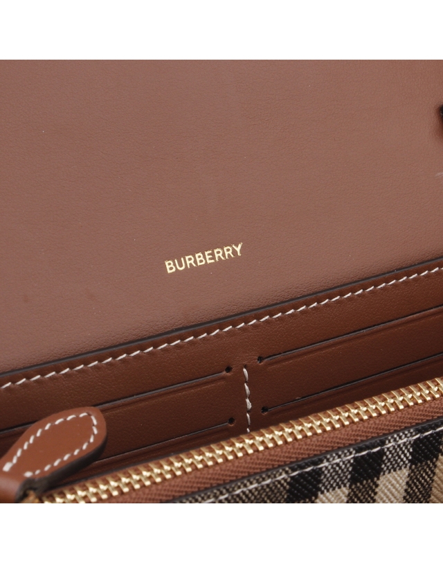 버버리 [BURBERRY] 빈티지 체크 디태처블 숄더백 8058002 착용컷