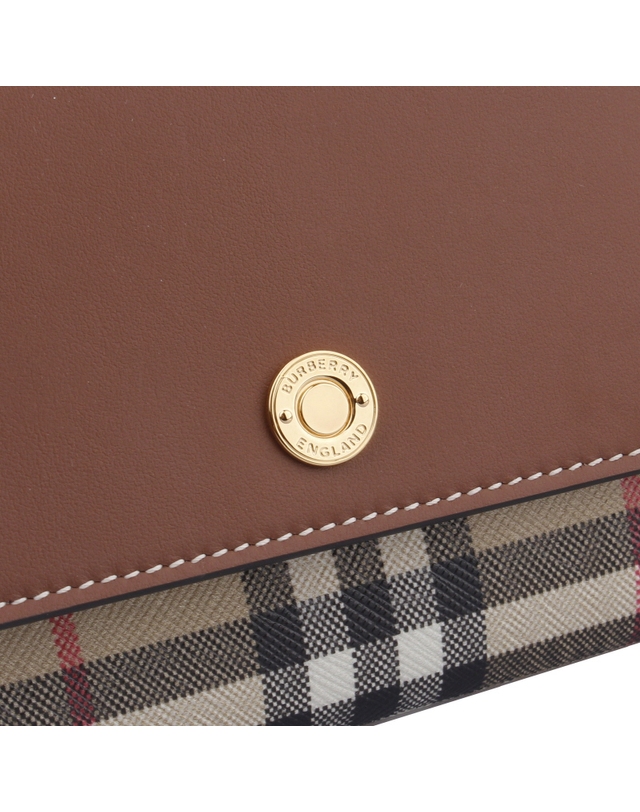 버버리 [BURBERRY] 빈티지 체크 디태처블 숄더백 8058002 착용컷