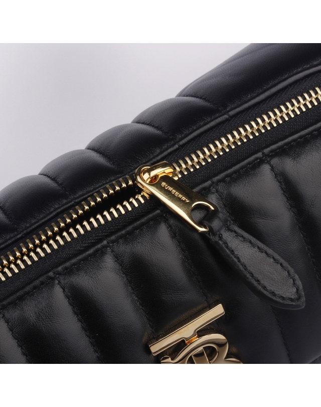 버버리 [BURBERRY] TB 퀼티드 뉴 배럴백 8049219 착용컷
