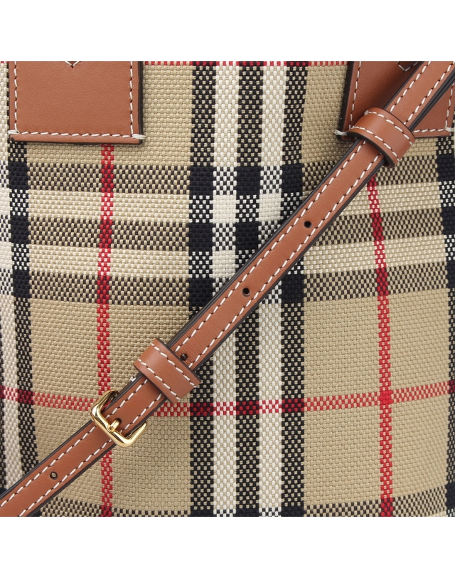 버버리 [BURBERRY] 미니 런던 토트백 8070461 착용컷