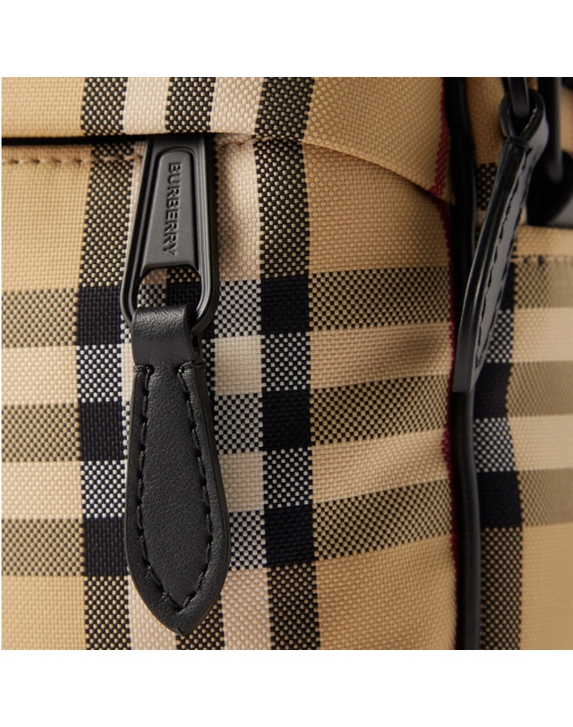 버버리 [BURBERRY] 체크 패디 크로스백 8069760 착용컷