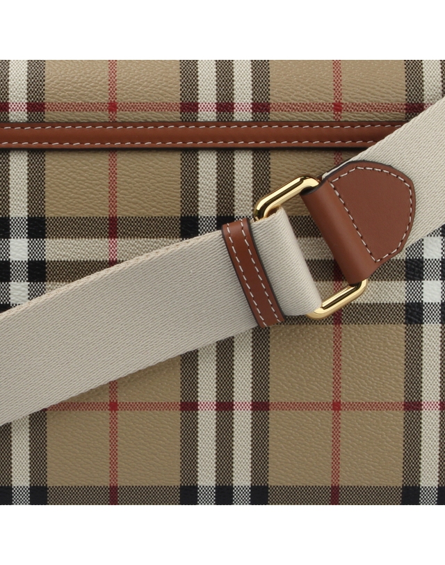 버버리 [BURBERRY] 빈티지 체크 노트 크로스백 8066226 착용컷