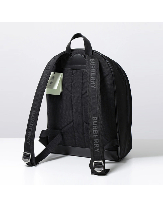 버버리 [BURBERRY] 로고 프린트 나일론 백팩 8063495 착용컷