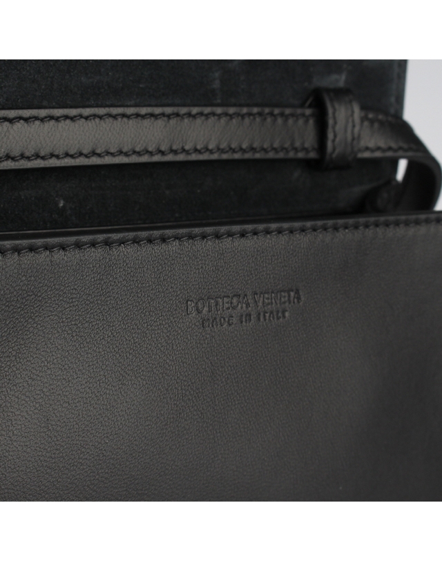 보테가 베네타 [BOTTEGA VENETA] 맥시 인트레치아토 미니 카세트 크로스백 574051 V3UO2 8803 착용컷