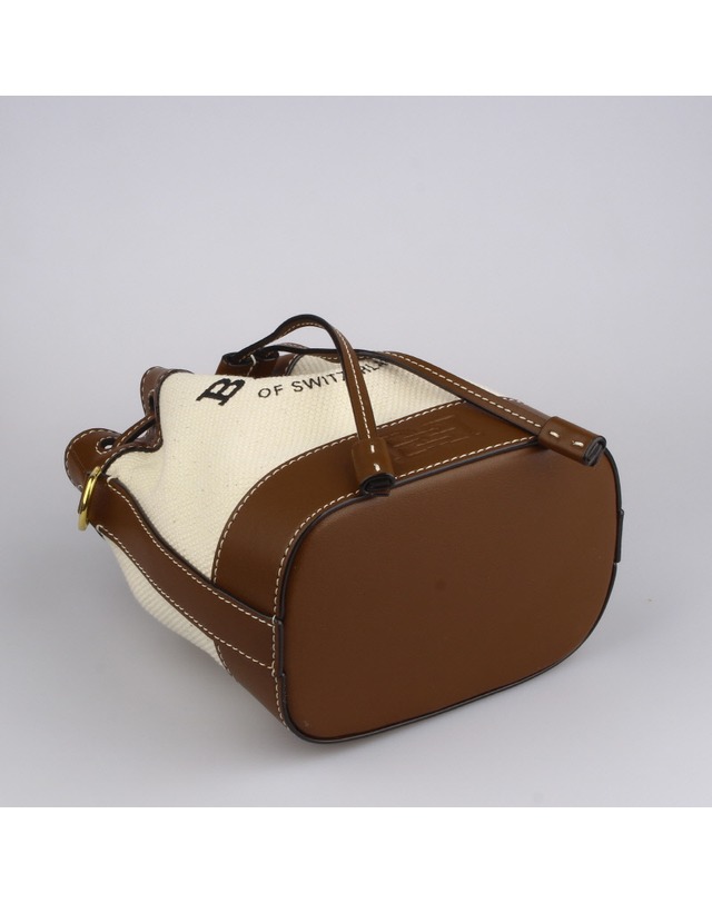 발리 [BALLY] 클레오 미니 버킷 크로스백 CLEOH XS ST I135O 착용컷