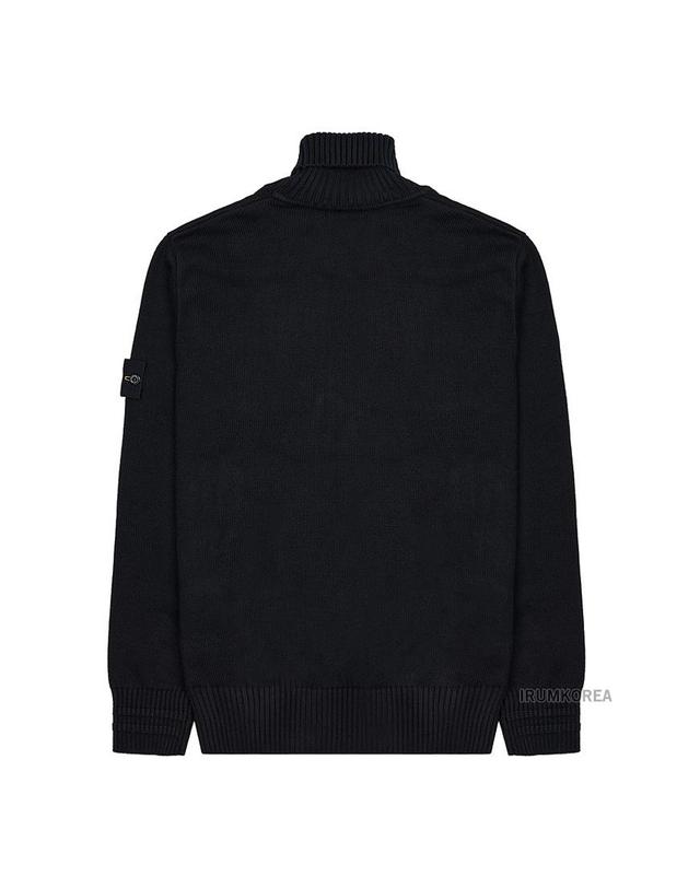 스톤아일랜드 [스톤아일랜드] FW24 남성 로고 와펜 터틀넥 니트 8115505A2 V0029 착용컷