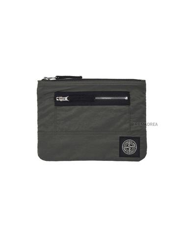 [스톤아일랜드] FW25 남성 로고 패치 지퍼 파우치 K2S159500004 S0251 V0059