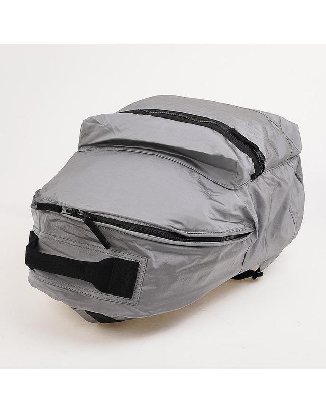 스톤아일랜드 [스톤아일랜드] SS26 남성 패디드 스트랩 백팩 L1S159200010 S0251 V0061 착용컷