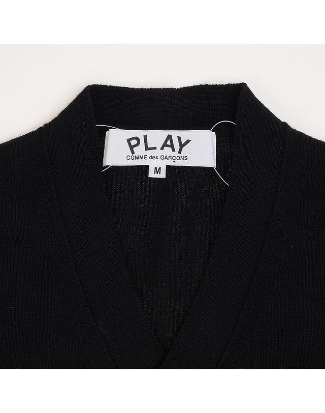 꼼데가르송 [꼼데가르송] FW25 공용 더블하트 와펜 가디건 AX N076 051 BLACK 착용컷