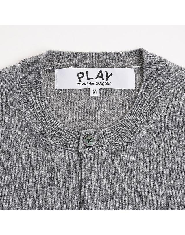 꼼데가르송 [꼼데가르송] FW25 공용 더블하트 와펜 가디건 AX N071 051 GREY 착용컷