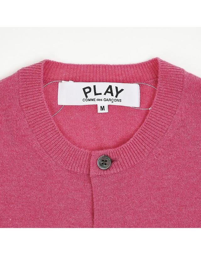 꼼데가르송 [꼼데가르송] FW25 공용 더블하트 와펜 가디건 AX N075 051 PINK 착용컷