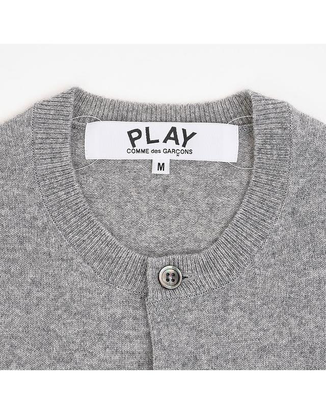 꼼데가르송 [꼼데가르송] SS26 공용 화이트하트 와펜 가디건 AZ N065 051 GREY 착용컷