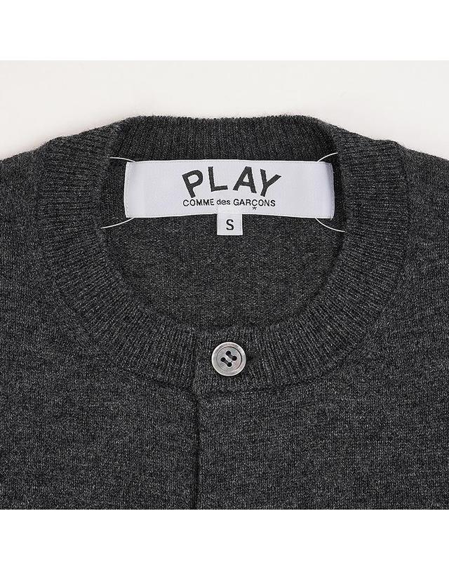 꼼데가르송 [꼼데가르송] SS26 공용 더블하트 와펜 가디건 AZ N075 051 GREY 착용컷