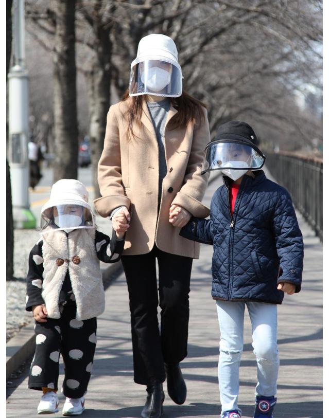 화이트샌즈 긴급 앞 가림막 디버킷 성인 착용컷