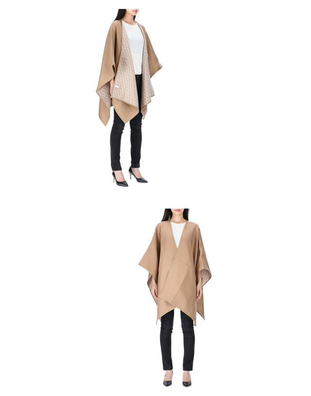 살바토레 페라가모 페라가모 32 7984 02 742465 울 케이프 숄 착용컷