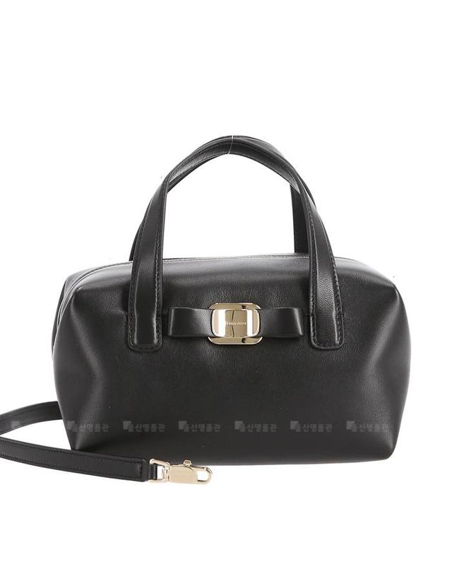 살바토레 페라가모 바라 보우 22 0847 NERO 780194 페라가모 토트백 크로스 숄더백 착용컷