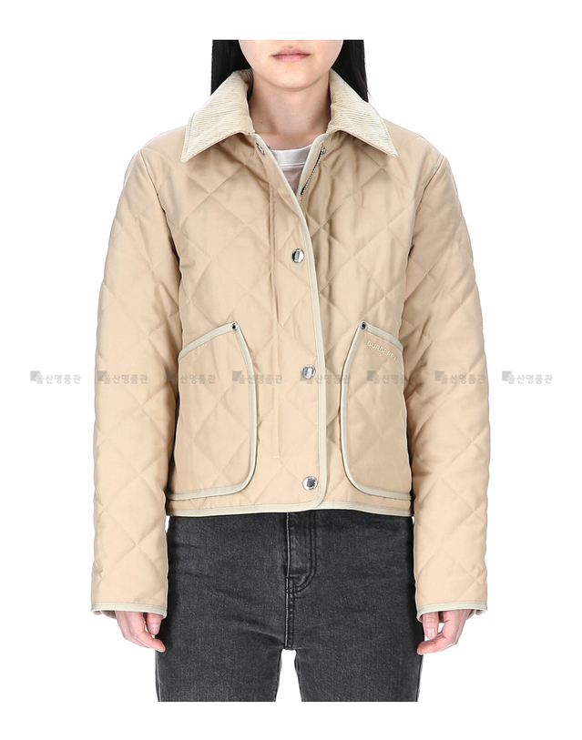 버버리 버버리 코로듀이 카라 8078520 W LANFORD WW SHT 퀼팅 크롭 자켓 착용컷