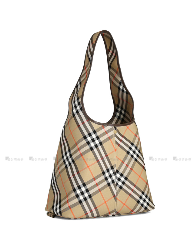 버버리 버버리 체크 라지 8094145 LL LG SHOULDER BAG CJ1 숄더백 호보백 착용컷