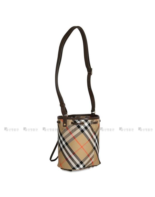 버버리 버버리 체크 스몰 8093804 LL MN DRAWSTRING BUCKET CJ1 버킷 크로스 숄더백 착용컷