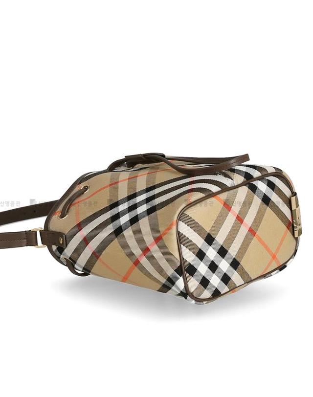 버버리 버버리 체크 스몰 8093804 LL MN DRAWSTRING BUCKET CJ1 버킷 크로스 숄더백 착용컷