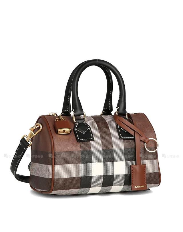 버버리 체크 8112226 LL MN BOWLING BAG GC9 버버리 미니 볼링백 보스톤백 토트백 숄더백 크로스백 착용컷