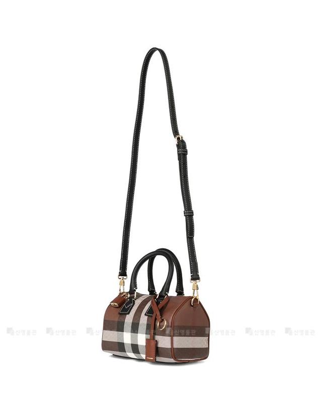 버버리 체크 8112226 LL MN BOWLING BAG GC9 버버리 미니 볼링백 보스톤백 토트백 숄더백 크로스백 착용컷