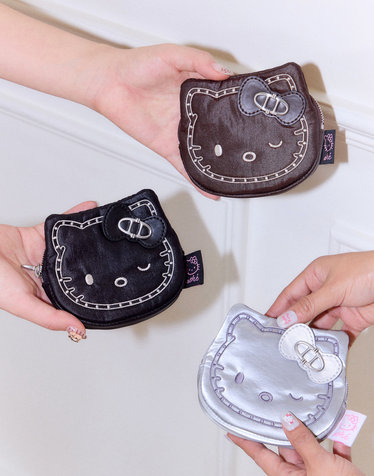 [Hello Kitty x athe] 스터드 블랙 스트랩 미니파우치